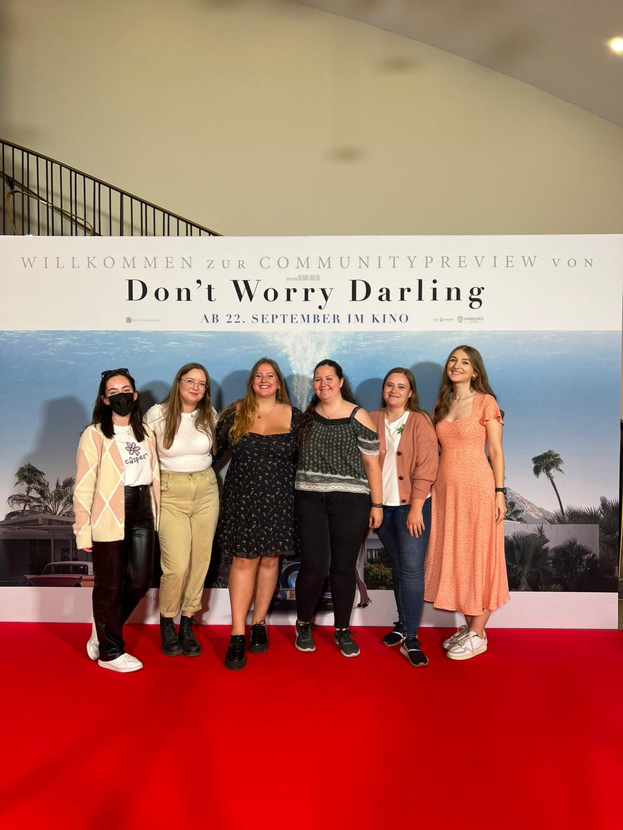 justholdonSM's tweet photo. Danke für diesen schönen Abend @dieserdopo 🥰 Es war so toll endlich mal wieder bei einer
#communitypreview dabei zu sein!! Und dann auch noch so einen guten Film zu sehen 😍 #dontspoilitdarling #dontworrydarling https://t.co/50X03g1VeJ
