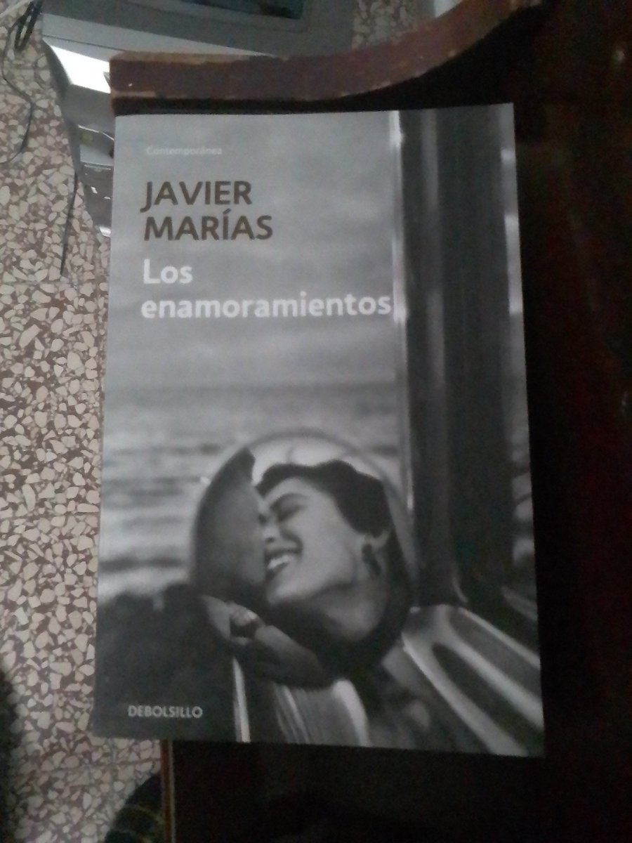 herrador_carlos's tweet photo. @Granvilas Una profunda huella psicólogica en mi memoria...#FelizLunes #JavierMarias #losenamoramientos #Bestseller #topclassic https://t.co/yydPIhS2SA