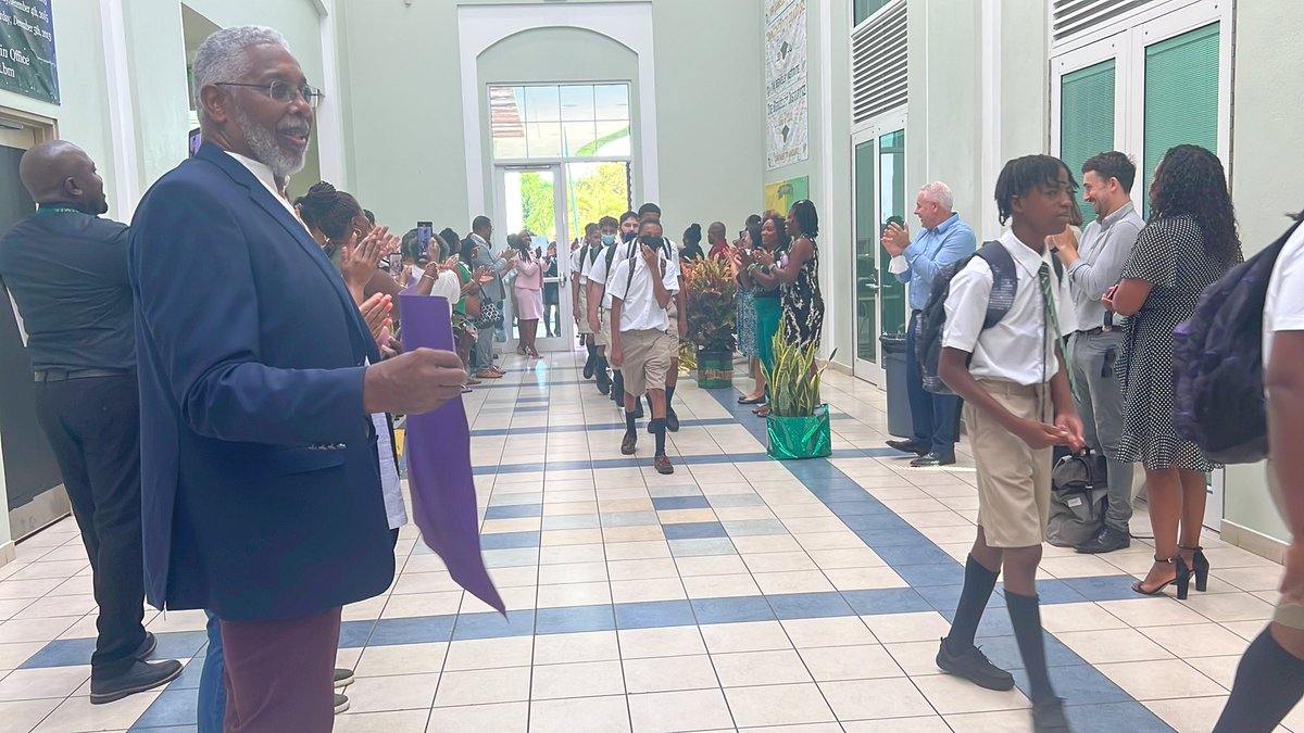 learning1stbda's tweet image. Glad Nia &amp;amp; Ed had a great first day, Premier Burt. Was fantastic to see the support of peers, teachers, family, alumni, community &amp;amp; Min @Diallo_Rabain as the learners at CedarBridge &amp;amp; The Berkeley embarked on their signature school journey today! #learningfirstbda #backtoschool