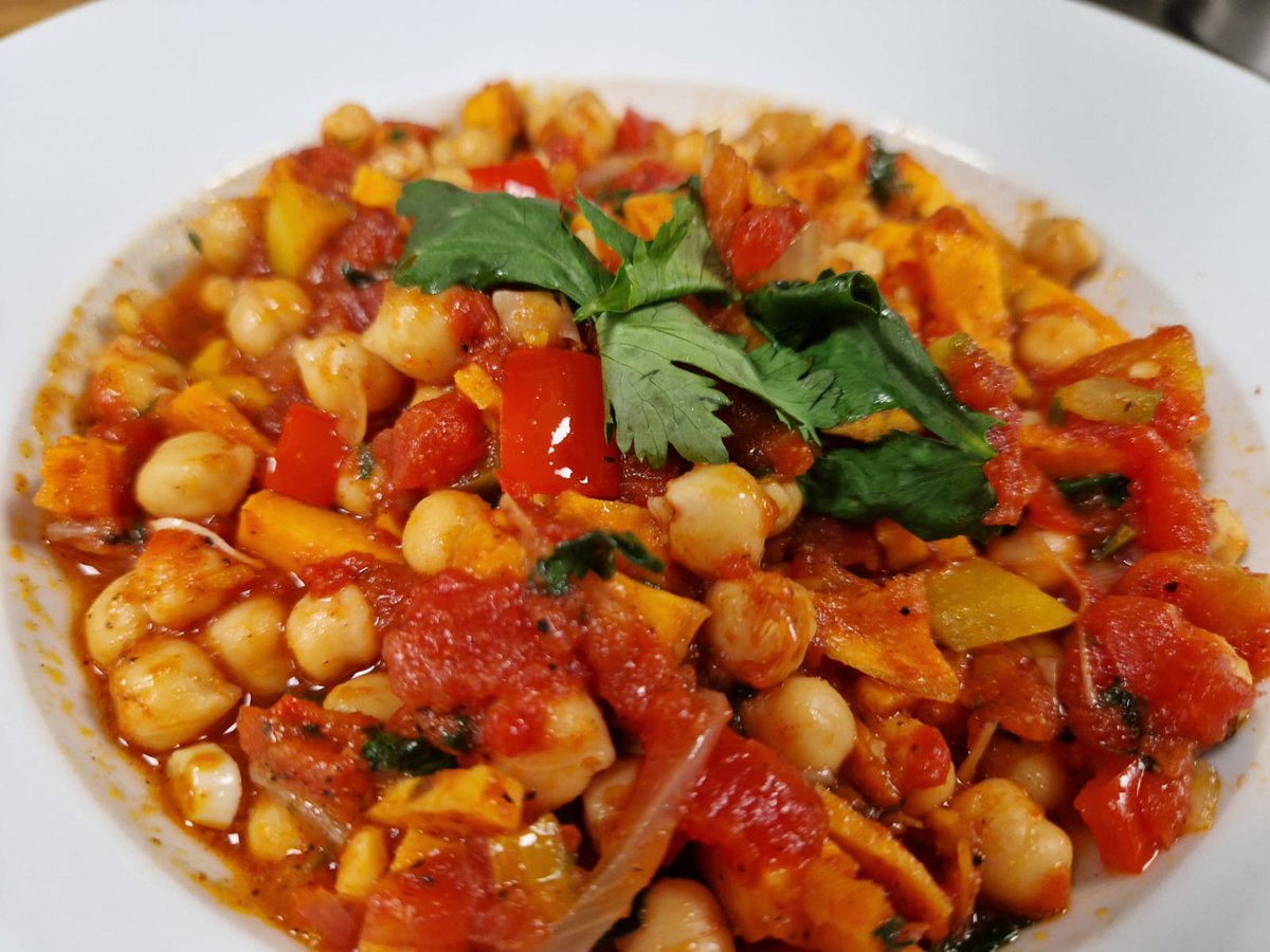 kindcommunities's tweet photo. Today's session covered vegetarian chill con carne.
We learnt that you could use whatever veg and beans we have on hand making it a quick and versatile meal
@recyclinglives @jamieministryoffood
#kindcommunities https://t.co/ZoIyr7TpqD