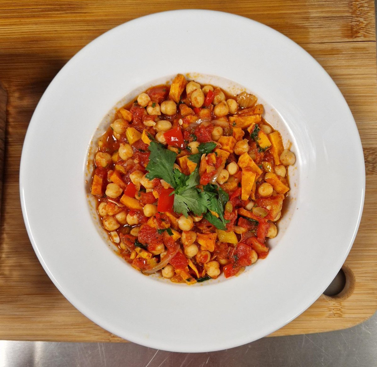 kindcommunities's tweet photo. Today's session covered vegetarian chill con carne.
We learnt that you could use whatever veg and beans we have on hand making it a quick and versatile meal
@recyclinglives @jamieministryoffood
#kindcommunities https://t.co/ZoIyr7TpqD