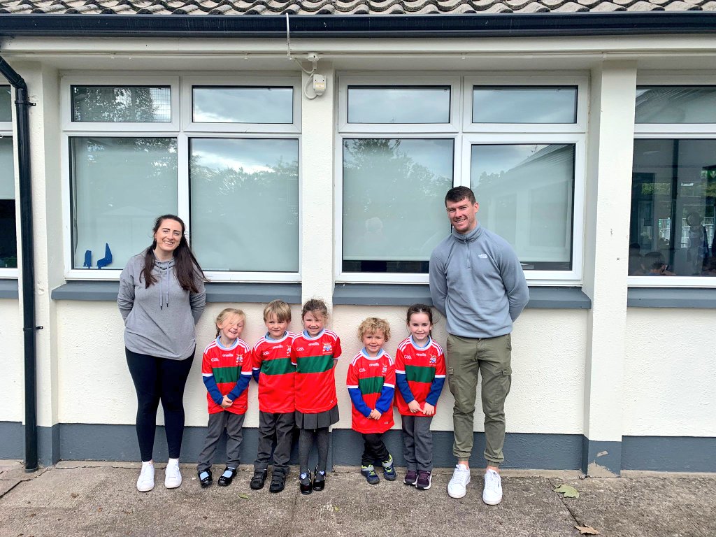 A lovely annual club tradition continues once again as our new junior infants in all three local schools receive their lovely new jerseys from clubmen Tadhg and Timmy.

Thank you to Kinsalebeg NS, Clashmore NS and Ballycurrane NS for accommodating the visits!

🔴🟢🔴🟢🔴🟢