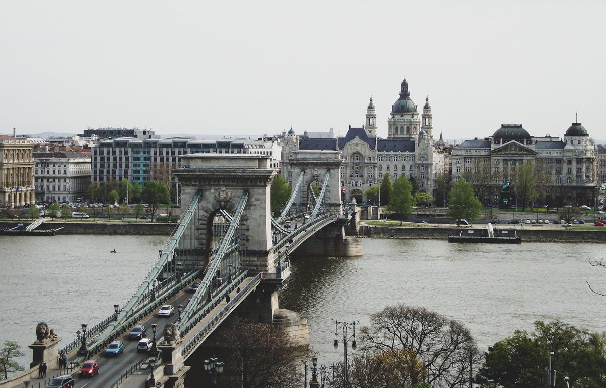 b_aroundworld's tweet photo. Itโs #Top4Themes again ๐คฉ now with #Top4Bridges
Tagging our wonderful hosts: @fionamusiclakes @LiveaMemory @gfreetraveler @Giselleinmotion
1 Budapest
2 London
3 Lisbon
4 Praga https://t.co/AK1sPgyCxL