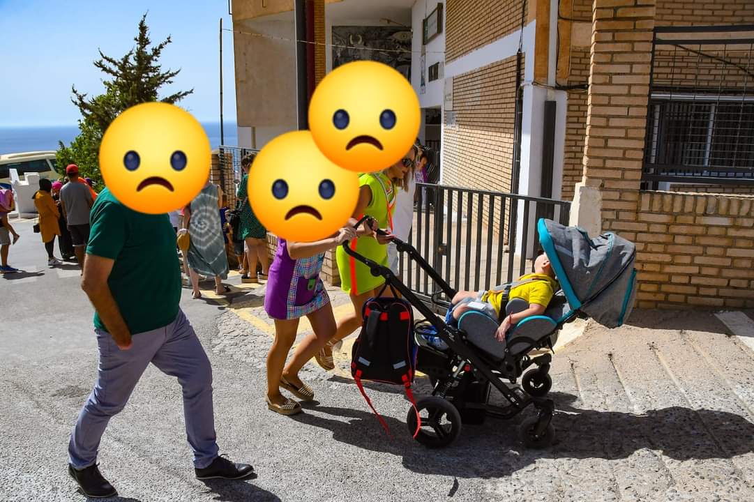 AmpaRibat's tweet photo. Desde marzo pidiendo la adaptación del colegio a día de hoy así nos vemos, ni vehículo adaptado para que el alumno pueda llegar al colegio, ni el material que se le pidió al niño, Cuándo pensáis hacer algo @Junta_Educacion @anadberrocal @JuanMa_Moreno @AndaluciaJunta https://t.co/WrppZfLRPu