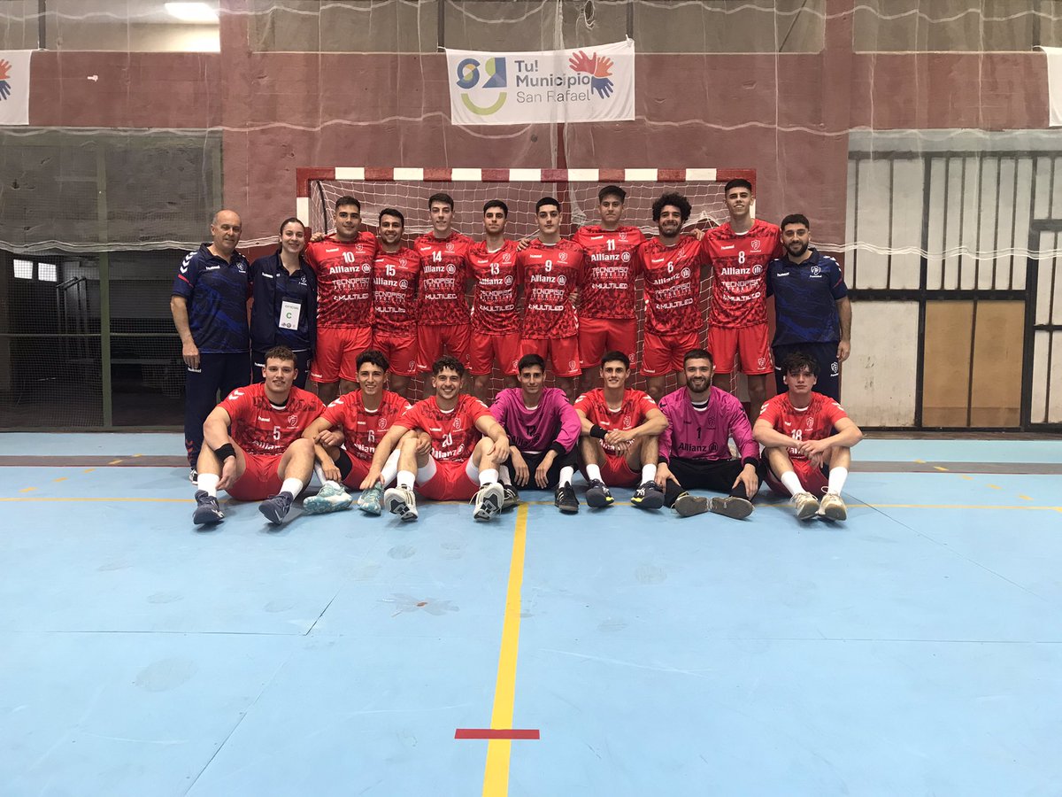 femebal's tweet photo. ✅ ¡Debut ganador para los juniors!
🤾🏼♂️ Los dirigidos por Cocho López comenzaron con el pie derecho tras vencer a Corrientes 49 a 16. Mañana desde las 14.30 hs se medirán con #Asbal. https://t.co/vTKiq9fmCr