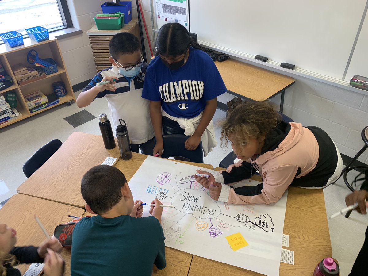 GSandowne's tweet photo. We ended our day completing some classroom building activities. Students wrote and presented 5 different posters with their thoughts.
How do we show kindness?
How do we show integrity?
How do use technology properly?
How do we show a growth mindset?
How do we be leaders? https://t.co/rAVBYE248t