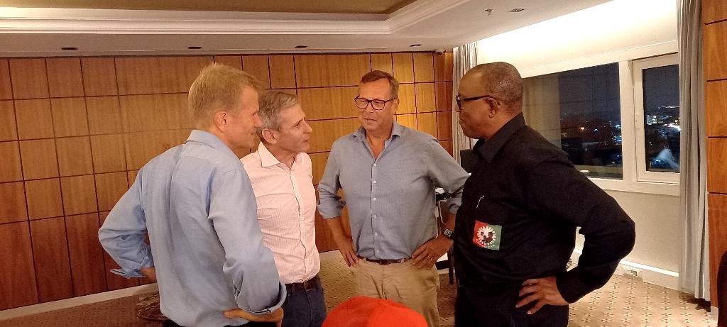 OselokaHObaze's tweet photo. @PeterObi  exchanging pleasantries with some admirers in Abuja this evening.  The news of an attack on his convoy is bogus, dubious and entirely fake.  He is hale and hearty. https://t.co/SEz78NSULT