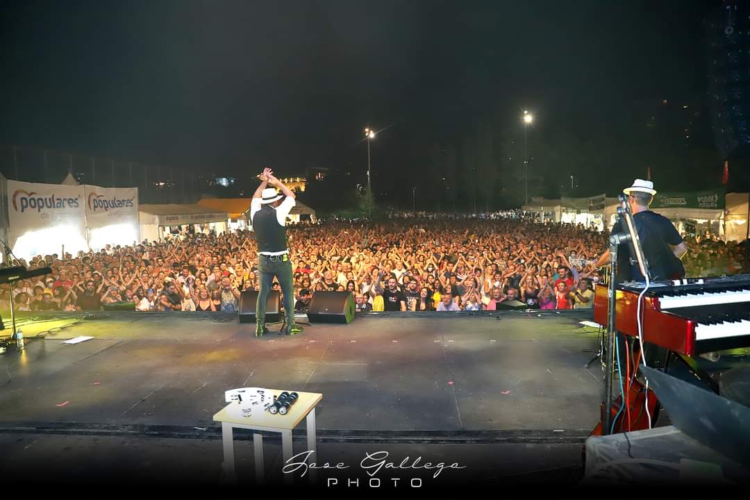 turroproduccion's tweet photo. Gracias a mi equipo, que es fantástico, hemos terminado una semana llena de éxitos. Orgulloso y agradecido a todos los que me acompañan y dan lo mejor de sí en cada concierto. Cada día son más grandes nuestros retos.
@500NochesBanda
@voyapasarmelo
@meteoricamusic
#LMDU https://t.co/QeBGTBc1Cy