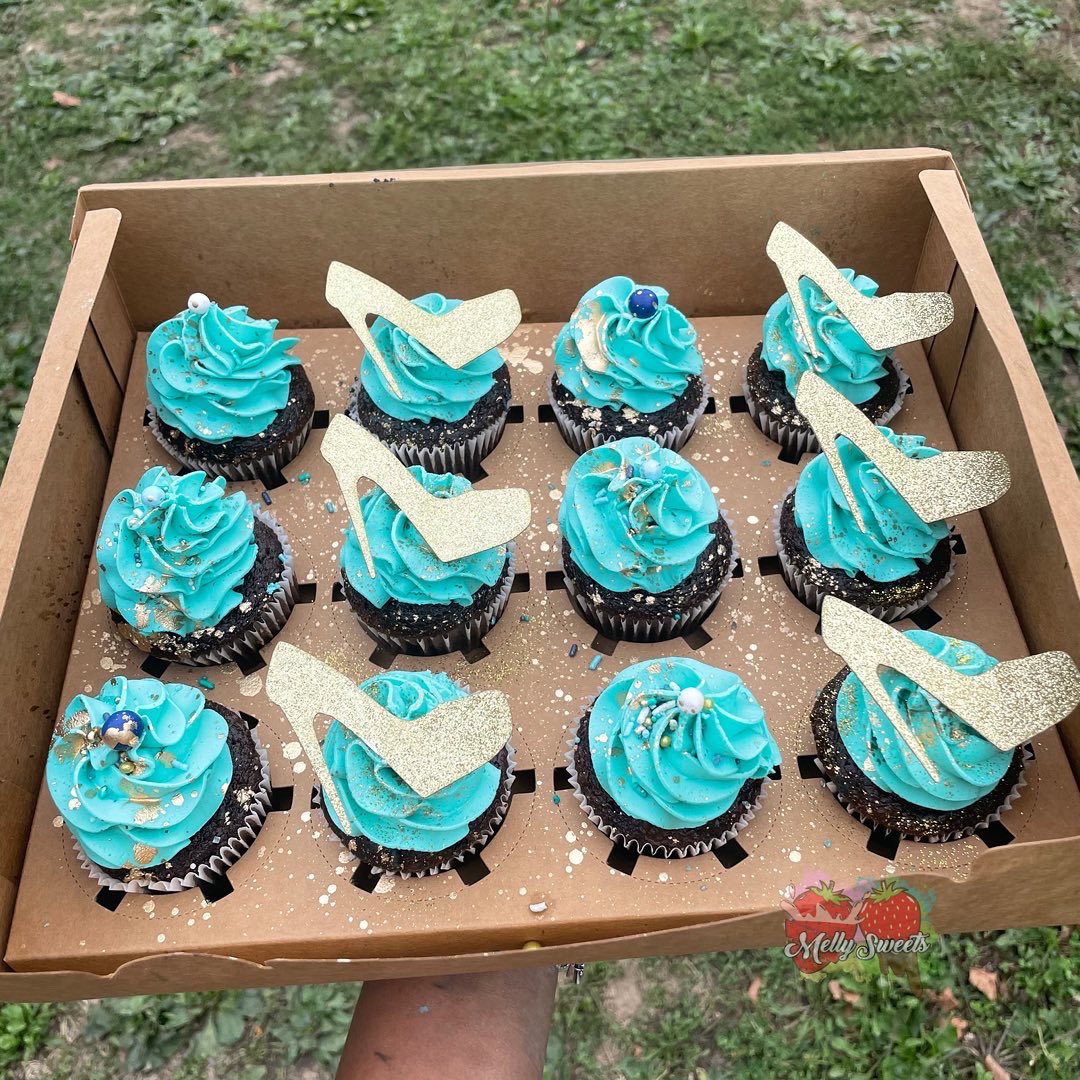 melly4sweets's tweet photo. Birthday/ Engagement Surprise Party 👗🖤✨ 
#MellySweets #birthdaygirl #happybirthday #tiffanyblue #lemoncupcakes #chocolatecupcakes #chocolatecoveredpretzelsticks #engaged #wifetobe #blackownedbusiness #smallbusinessowner #blackbaker #daytonohbakers https://t.co/QRQY1cZ7KN
