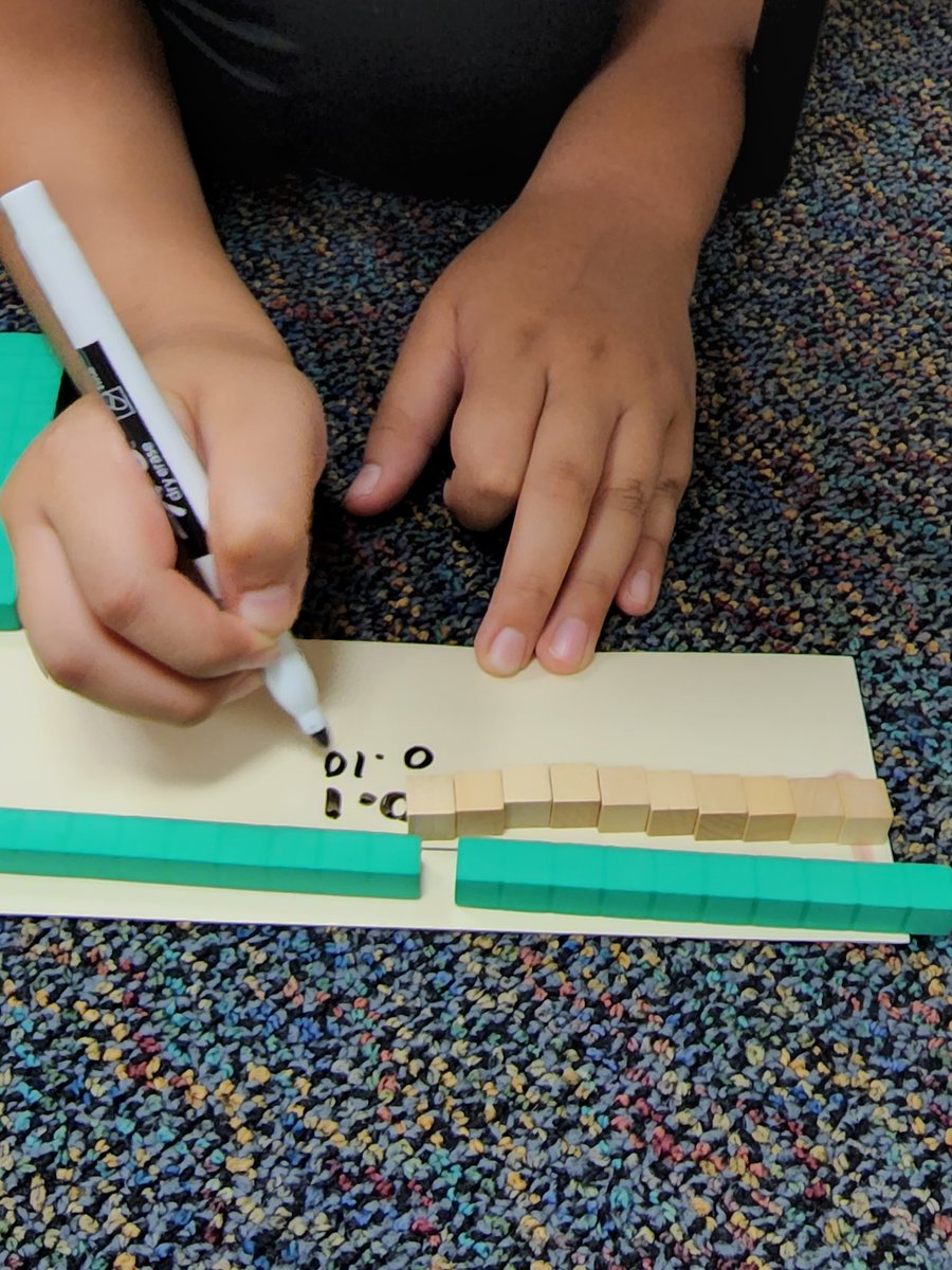 BilingualRocks's tweet photo. Guided math on the floor using manipulatives to cement decimals on a number line!!! #mathmaticians @KristenDBelcher @LamarElemCISD https://t.co/6LkDHyW3eo