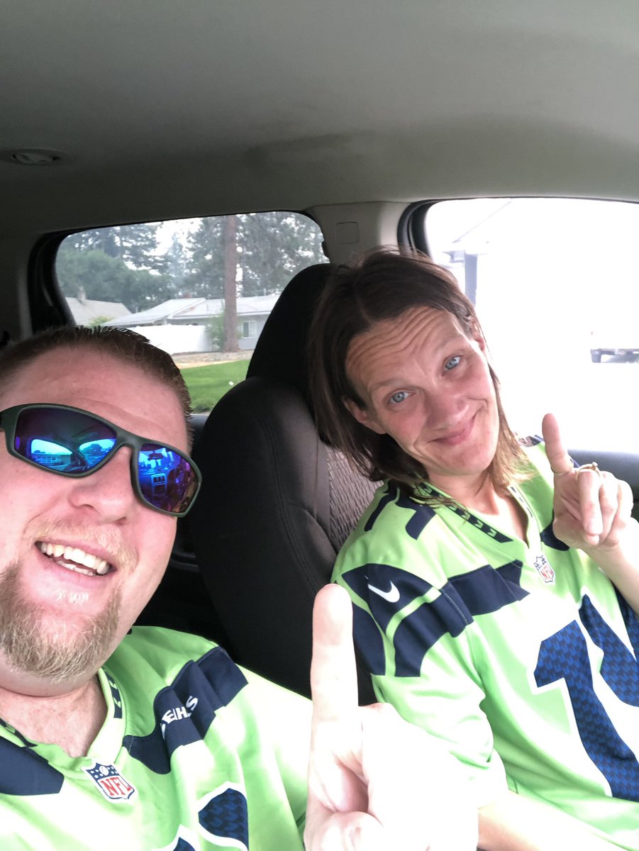 SEAHAWKS12man12's tweet photo. @BigLo66 @SamiOnTap letโs get this W #RussWho https://t.co/5i62kAvzJ3