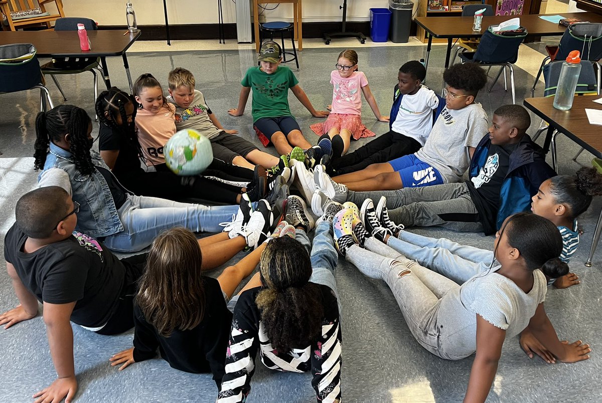 beccanson's tweet image. 5th Grade Team Work.