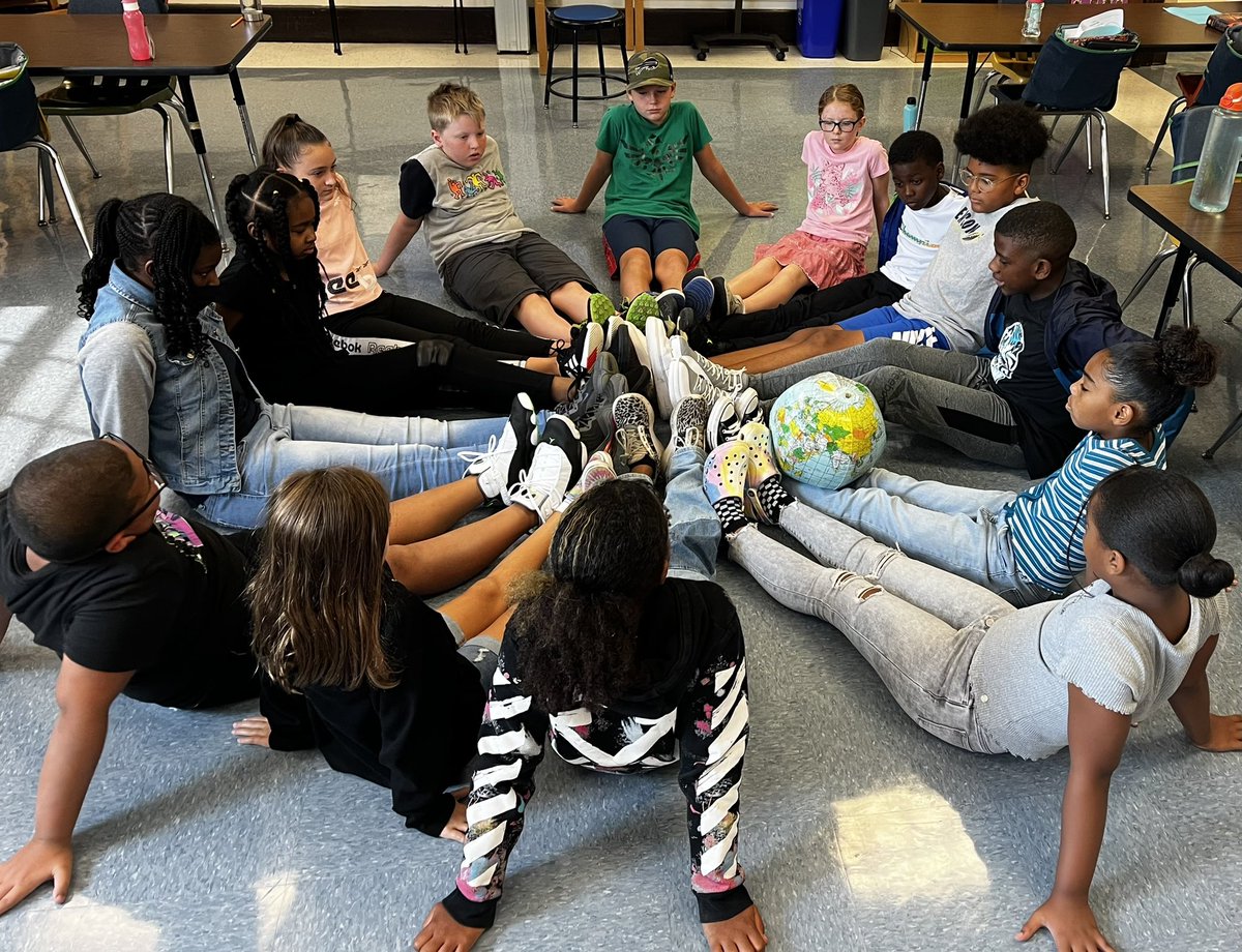 beccanson's tweet image. 5th Grade Team Work.