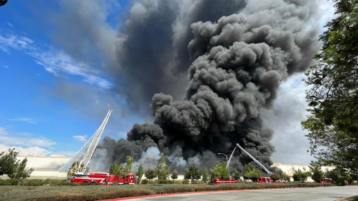 #OpportunityIC - The Fire has grown to apprx four acres of cardboard and other materials and is now a 5-Alarm fire.