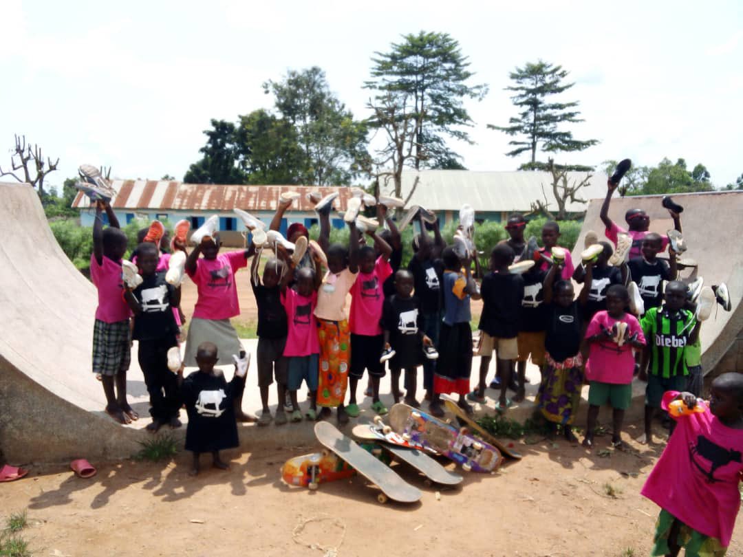 Diceresources's tweet image. A year ago today. 
Dice resources co. Donated over 2 dozen’s of shoes for a local Uganda skateboarding community 🇺🇬 💛