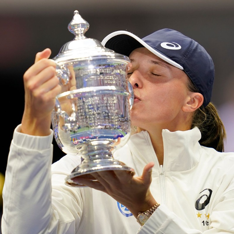 UTR_Sports_'s tweet photo. Iga overcomes and Carlos breaks through — Our recap of all the #USOpen action! ⬇️

Read: https://t.co/Zw9CSiubbC