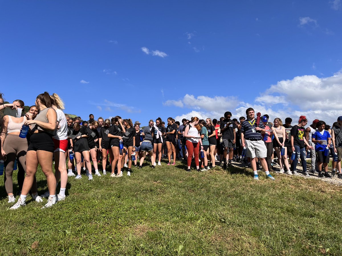 TonyFloyd11's tweet image. Bailey Mountain hike with my Lions 🦁! #rollhill @MarsHillU