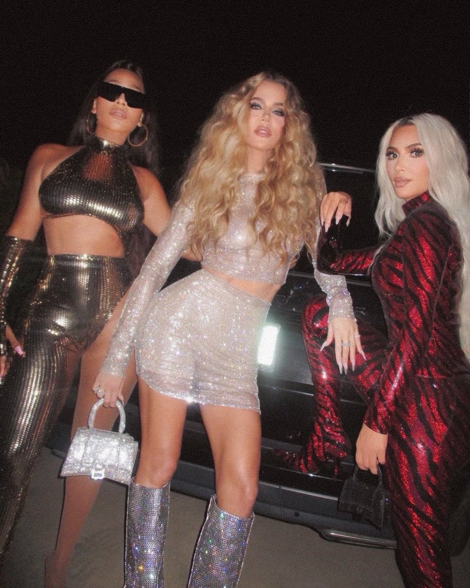 khloekardashian's tweet photo. Single Squad https://t.co/LVR2tsG2aX