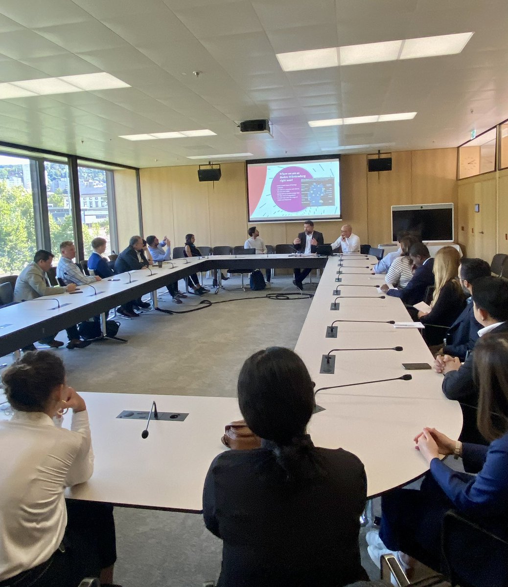 ReithNiko's tweet image. Today it was all about #startup ! International Group of #entrepreneurs in the afternoon and a cool #fishbowl discussion @CODE_n in the evening!