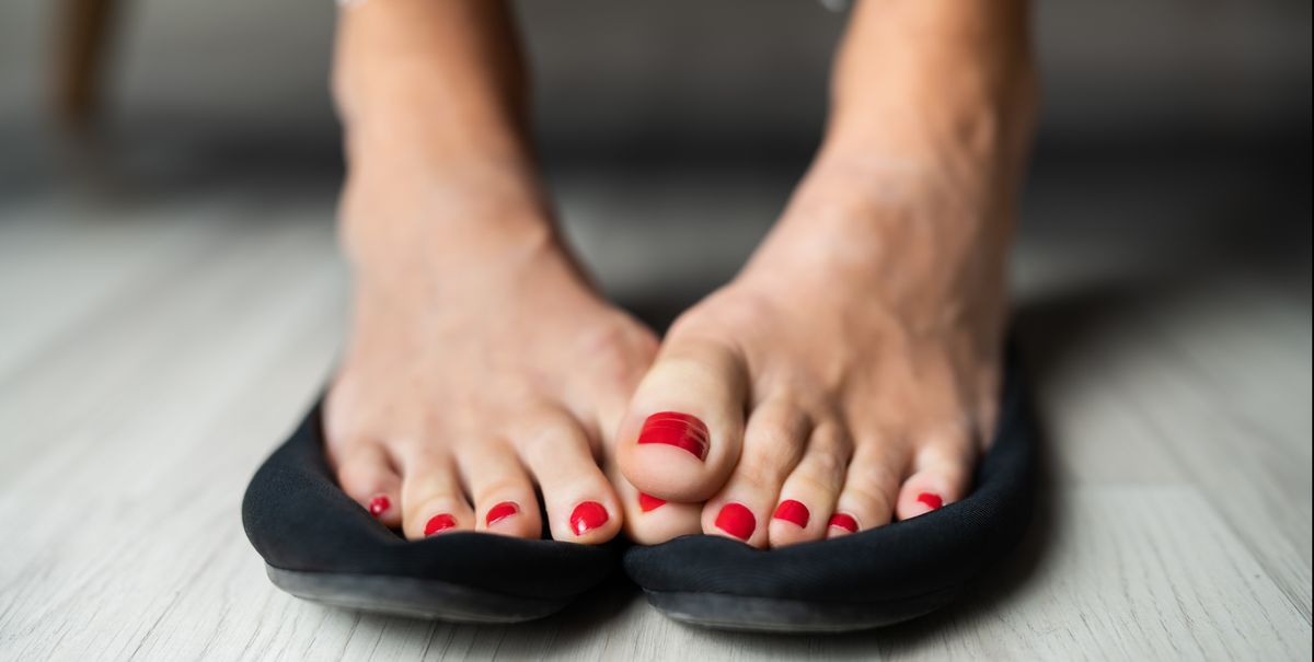FOOT FACT FRIDAY: #DYK Your two feet have 250,000 sweat glands that are capable of producing half a pint of sweat in a single day! 

#FootFactFriday #FootFact #CanadianFootWear #TGIF #FridayFunFact #DrinkWater