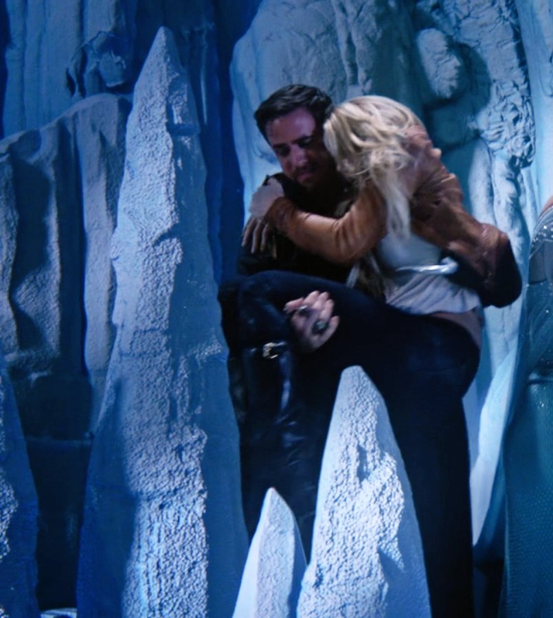 EnchantedSwans's tweet photo. ✨ CS Collection
CS hugging | 4x02
🥺💙
#captainswan #emmaswan #killianjones #jennifermorrison #colinodonoghue #onceuponatime #ouats4 #cscollection #cshug #cshugging #captainswanhug https://t.co/jBBvmXfHeZ