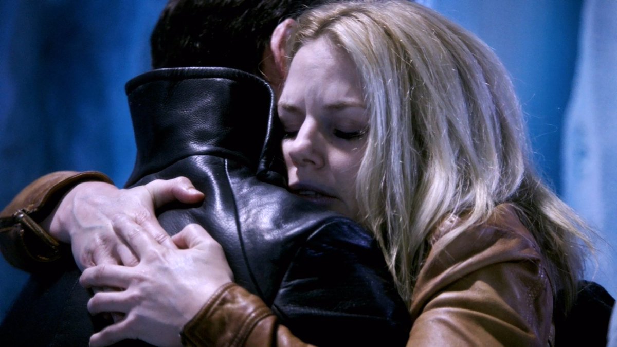 EnchantedSwans's tweet photo. ✨ CS Collection
CS hugging | 4x02
🥺💙
#captainswan #emmaswan #killianjones #jennifermorrison #colinodonoghue #onceuponatime #ouats4 #cscollection #cshug #cshugging #captainswanhug https://t.co/jBBvmXfHeZ