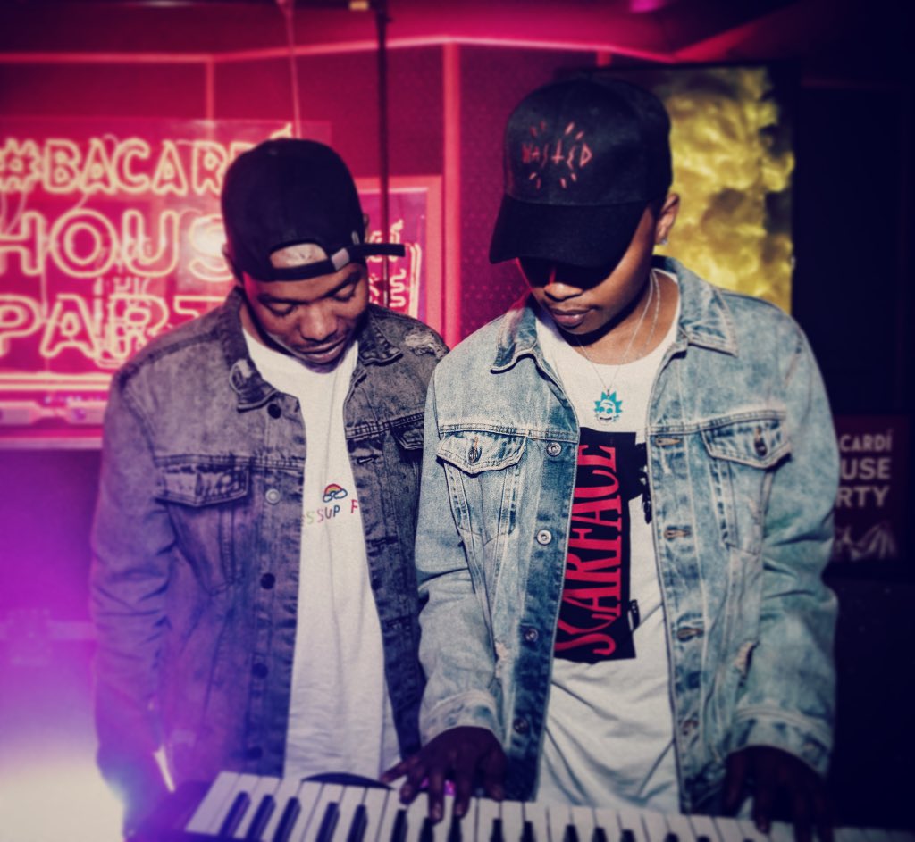 Lu6a6alo's tweet photo. "Mash still resurrecting the legendary. He got samples from outta this world" A-reece. I miss this duo 
@reece_youngking @MashBeatz_ https://t.co/mCZPPdEku0