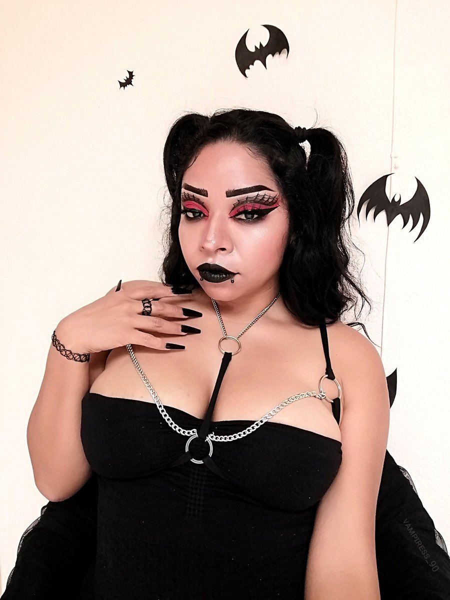 vampigoth1's tweet photo. El arte del maquillaje es mi pasión 🔥🕸️🥀🖤
#makeupartist #gothgir #makeuplooks #vampiregoth #vampiress28 #grungegirl #darkgirl https://t.co/FheRvjxRby