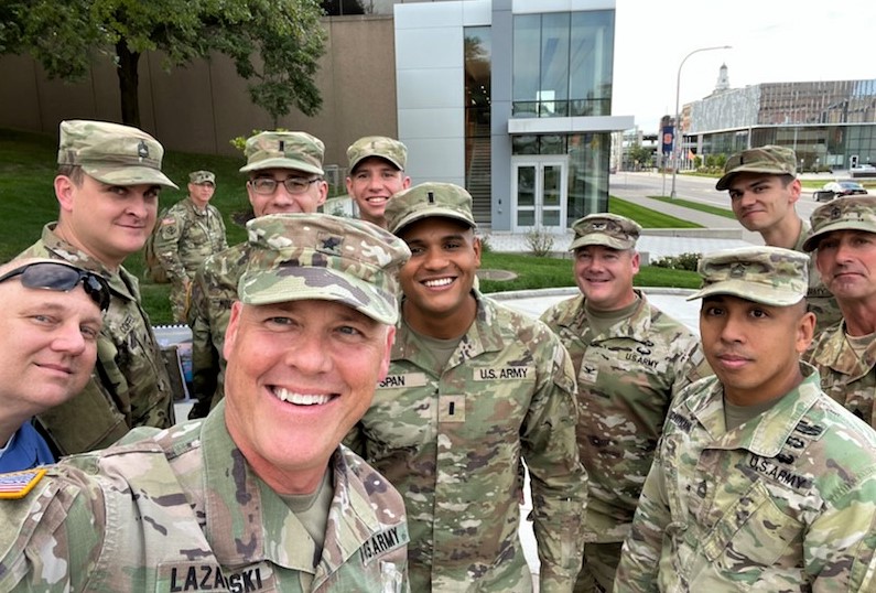 teamcastle's tweet photo. @Teamcastle Commander, BG Todd Lazaroski, with 302D MEB Commander, Col. Anthony Mancari and some 479th EN BN Soldiers attended an event at Syracuse University this weekend. #BuildToServe #R2PC
@USArmyReserve @USArmy @USARPAC @INDOPACOM @USACEHQ @USAEnReg @GoArmy @FamilyPrograms https://t.co/4aP13lLPSd