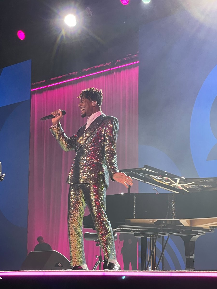 WorkdayEvents's tweet photo. We are feeling so energized after that incredible performance by @JonBatiste at #WDAYRising! Who's ready to spark change? https://t.co/SYWJDOQ9Hx