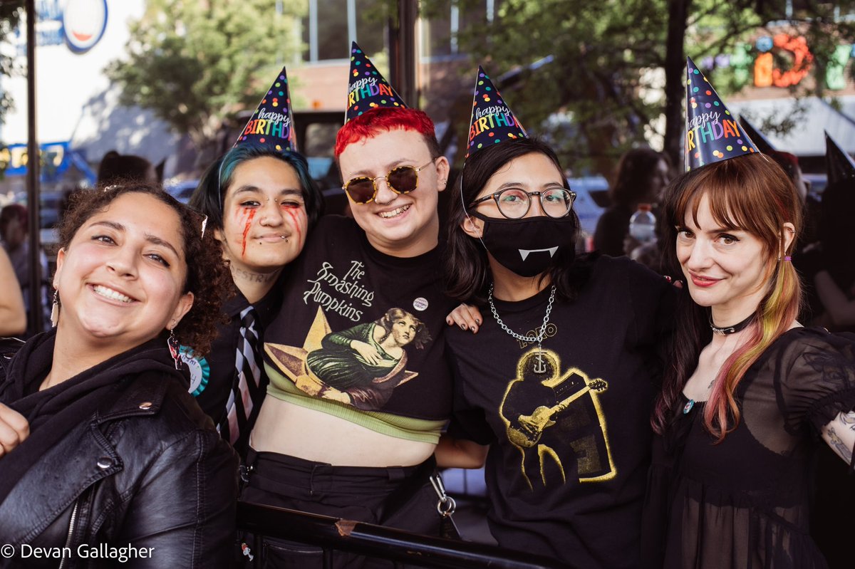 IMCRD's tweet photo. 🧵 of threads of my MCRmy / Street Team photos from MCR NY and NJ shows 🪰🖤

📷: @devanofnine 
 
#MCRmy #MCRELMONT #MCRNYC #MCRNJ
#mychemicalromance https://t.co/2eaUD28D0y