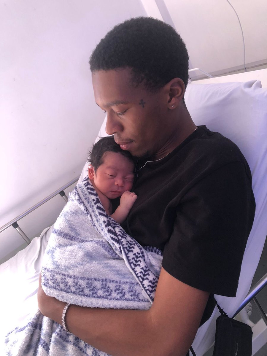 nocontextoje's tweet photo. 👨‍👩‍👧 https://t.co/5MixmOYKqL