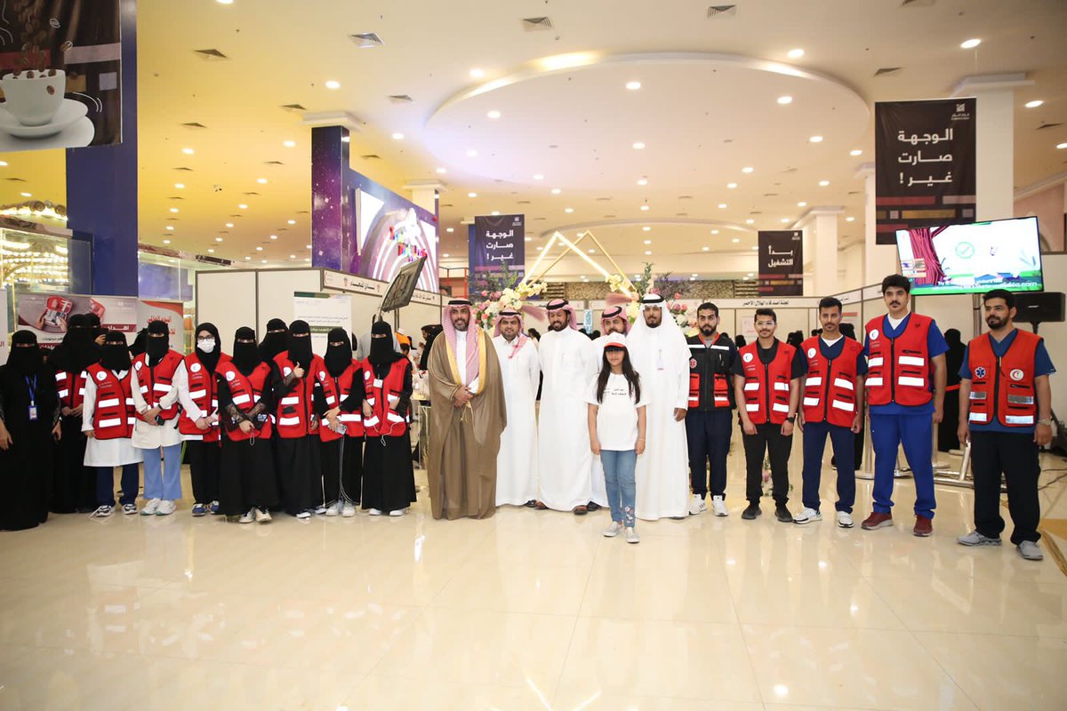 cfrcmj's tweet photo. وذلك بحضور مدير مراكز الهلال الاحمر بالمجمعة  أ:غازي بن محمد العتيبي وأمين اللجنة أ:فهد بن شقير وعضو اللجنة م.مشاري الجربوع وعدد من رؤساء الدوائر الحكومية.
2/2 https://t.co/xpwhnbsVcW