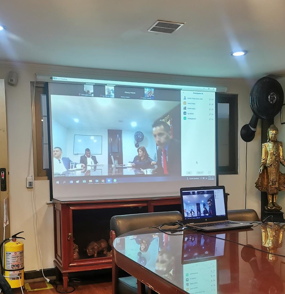 UNSITRASEGNAL's tweet photo. Reunión con la empresa  ISVI Ltda.Representada por la Dr. Ana Eslava y el Sr.Martin Tacan.Por parte de UNSITRASEG Presidente ALFREDO DIAZ BALANTA, JOHAN FLOREZ SECRETARIO DE DERECHOS HUMANOS. Y el presidente de la SubDirectiva Oriente Henry triana y el vicepresidente Yimmi Moyano https://t.co/7f3f8fe3H6