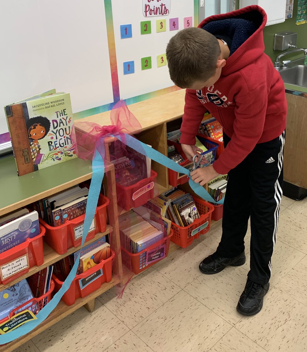 LaurenKeegan16's tweet photo. We had our ribbon cutting ceremony to unveil our classroom library! Let our reading journey begin! 📖📚 @PS79Queens @CarterPs79 @MGrimpel https://t.co/VVqlMUKVdO