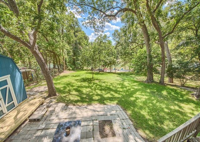 OwnerDirect's tweet photo. 🧚 Fairy-tale like backyard in this beautiful 4 bedroom 2.5 bath cozy home in New Braunfels, Texas with 65 feet of Guadalupe Riverfront! Sleeps 14. 🐸🪄 https://t.co/GKaiN5mhB9 https://t.co/BMANqXtAuy