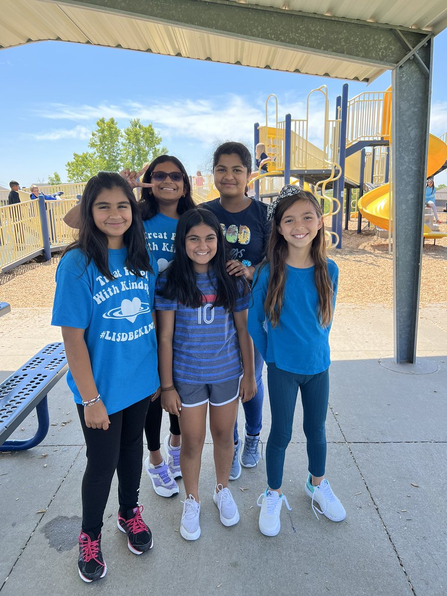 MsChristianCRE's tweet photo. Kicking off kindness week #LISDBeKind https://t.co/5lTAGgGStB