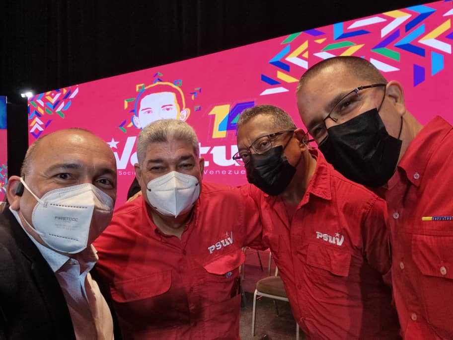 torrealbaf's tweet photo. La muchachada patriótica de la @JuventudPSUV celebra su 14° aniversario junto al Compatriota Bolivariano Presidente @NicolasMaduro; hoy nos llenamos de orgullo por la capacidad de liderazgo que ha demostrado la Juventud en este tiempo de transformación.

#14AñosJPSUV
#LaPazNosUne https://t.co/7D4f2M6lMY