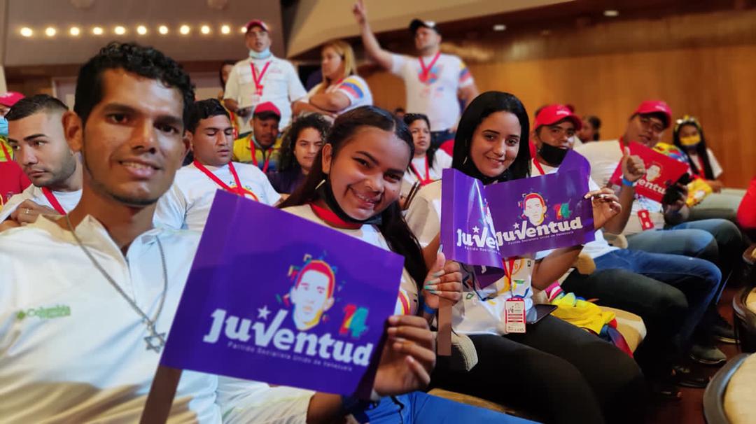torrealbaf's tweet photo. La muchachada patriótica de la @JuventudPSUV celebra su 14° aniversario junto al Compatriota Bolivariano Presidente @NicolasMaduro; hoy nos llenamos de orgullo por la capacidad de liderazgo que ha demostrado la Juventud en este tiempo de transformación.

#14AñosJPSUV
#LaPazNosUne https://t.co/7D4f2M6lMY