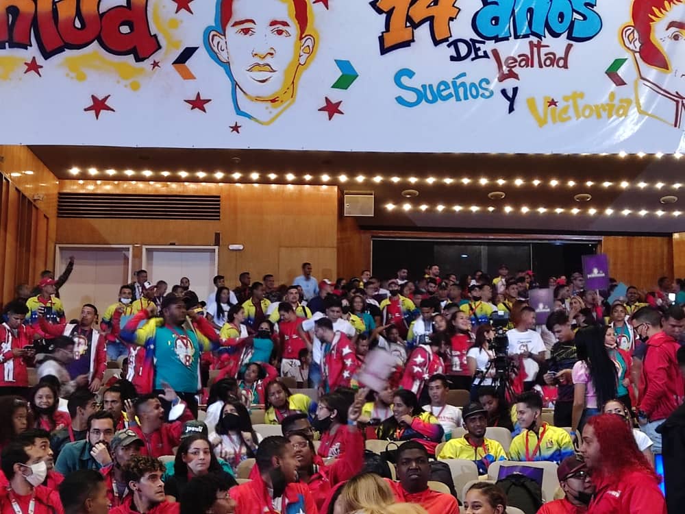 torrealbaf's tweet photo. La muchachada patriótica de la @JuventudPSUV celebra su 14° aniversario junto al Compatriota Bolivariano Presidente @NicolasMaduro; hoy nos llenamos de orgullo por la capacidad de liderazgo que ha demostrado la Juventud en este tiempo de transformación.

#14AñosJPSUV
#LaPazNosUne https://t.co/7D4f2M6lMY