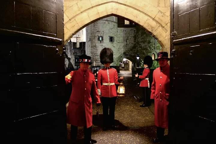 ExBeefeaterDave's tweet photo. My first Watchman duty tonight @TowerOfLondon 🏰
where the challenge was issued:
"Halt!"
"Who come there?"
"The Keys!"
"Whos Keys?"
"King Charles's Keys"
"Pass King Charles's Keys, for all is well". https://t.co/ta5a1lIcSX