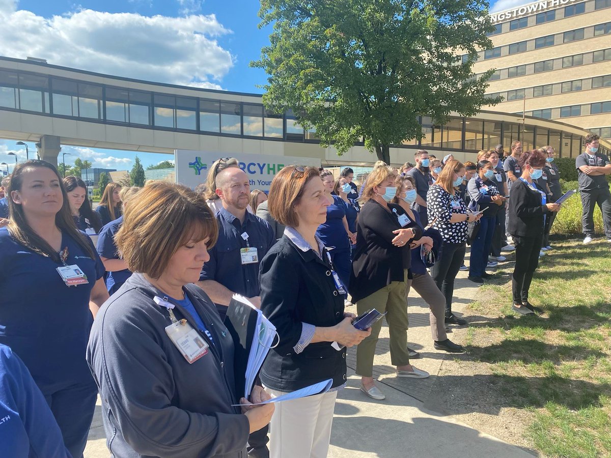 To remember those who fell to #COVID19 and the medical professionals who cared for them, Mercy Health recently dedicated a new statue on the campus of St. Elizabeth Youngstown hospital in Youngstown, Ohio. This statue is a point of remembrance, comfort, healing and peace.