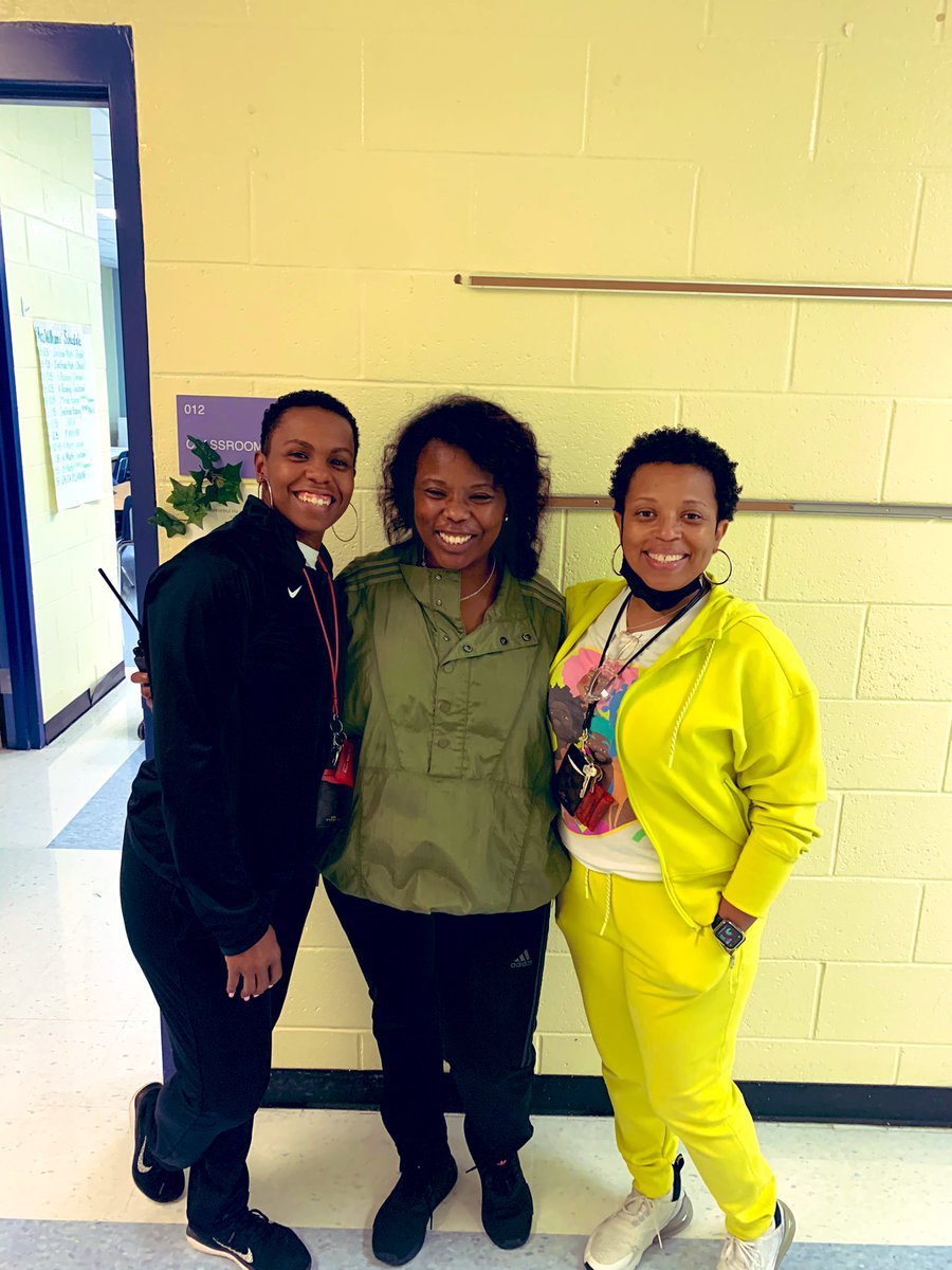 PrincipalDynami's tweet photo. Thank you Principal Evans and the @BethuneES Team! @Stanetress @DionneCspeaks @PrincipalsCtr #CultureofInstruction Great day! #Goaldevelopment #NewPrincipals #LeadershipDevelopment @FultonCoSchools #PrincipalDynamic https://t.co/ow3D65IryQ