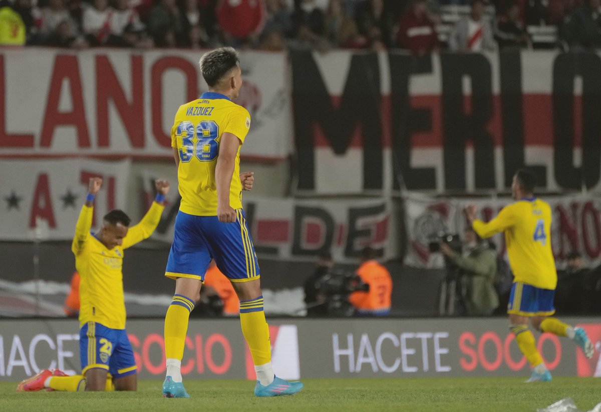 “De noche y de día 
Con la azul y la amarilla” 🎶

💙💛💙