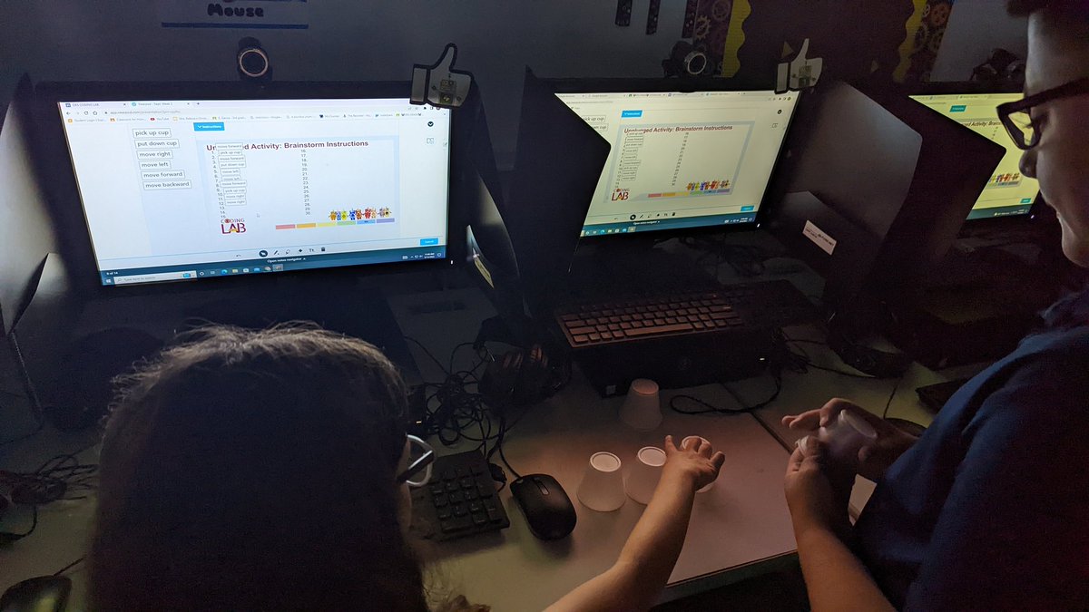 Ocelotscode's tweet image. 🤖Reviewing Algorithms and Sequencing in the Coding Lab today with My Robotic Friend activity! 🤖 #LosFresnosCodes #Coding108