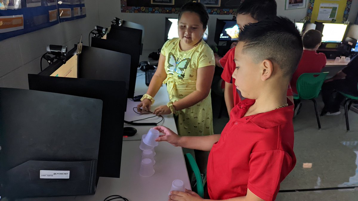 Ocelotscode's tweet image. 🤖Reviewing Algorithms and Sequencing in the Coding Lab today with My Robotic Friend activity! 🤖 #LosFresnosCodes #Coding108