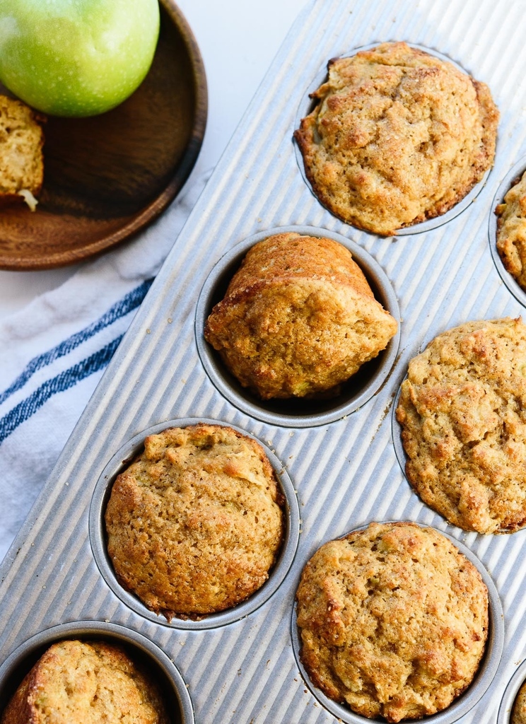cookieandkate's tweet photo. It’s apple muffin time! 🍏💖These muffins contain apple, three ways: freshly grated and chopped apple for the perfect texture, and applesauce for infused apple flavor. They’re the best apple muffins I’ve ever had. No one will guess that this simple cin… https://t.co/jX8XwrYacj https://t.co/YXOKUj6jCz
