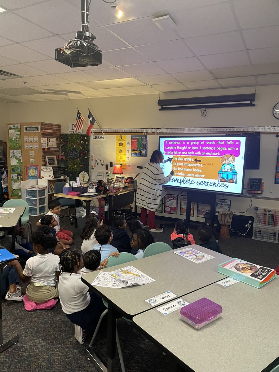 roxy_glass's tweet image. Mrs.Brown engaging our 1st grade scholars on subjects and predicates 🤩#languagecomprehension  @TownsellElem @IrvingISD