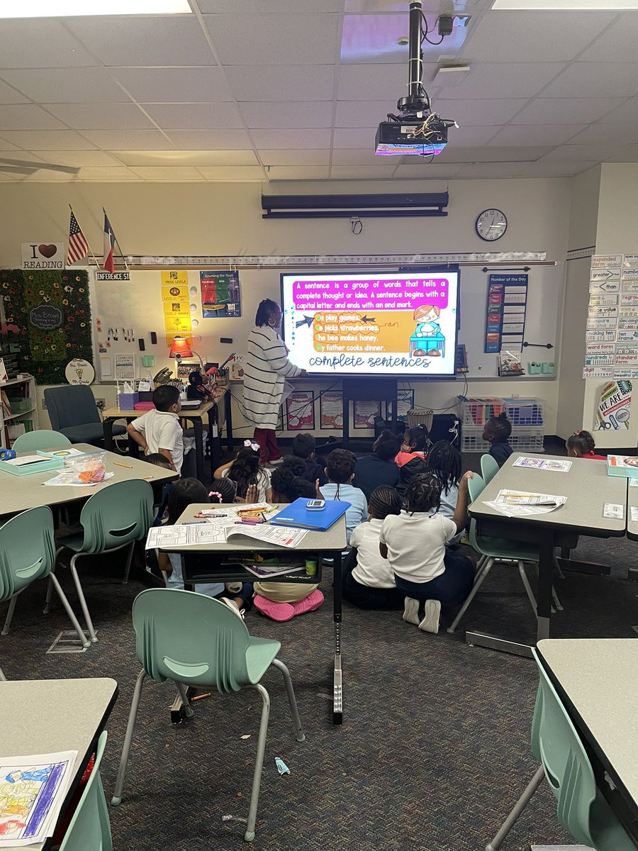 roxy_glass's tweet image. Mrs.Brown engaging our 1st grade scholars on subjects and predicates 🤩#languagecomprehension  @TownsellElem @IrvingISD