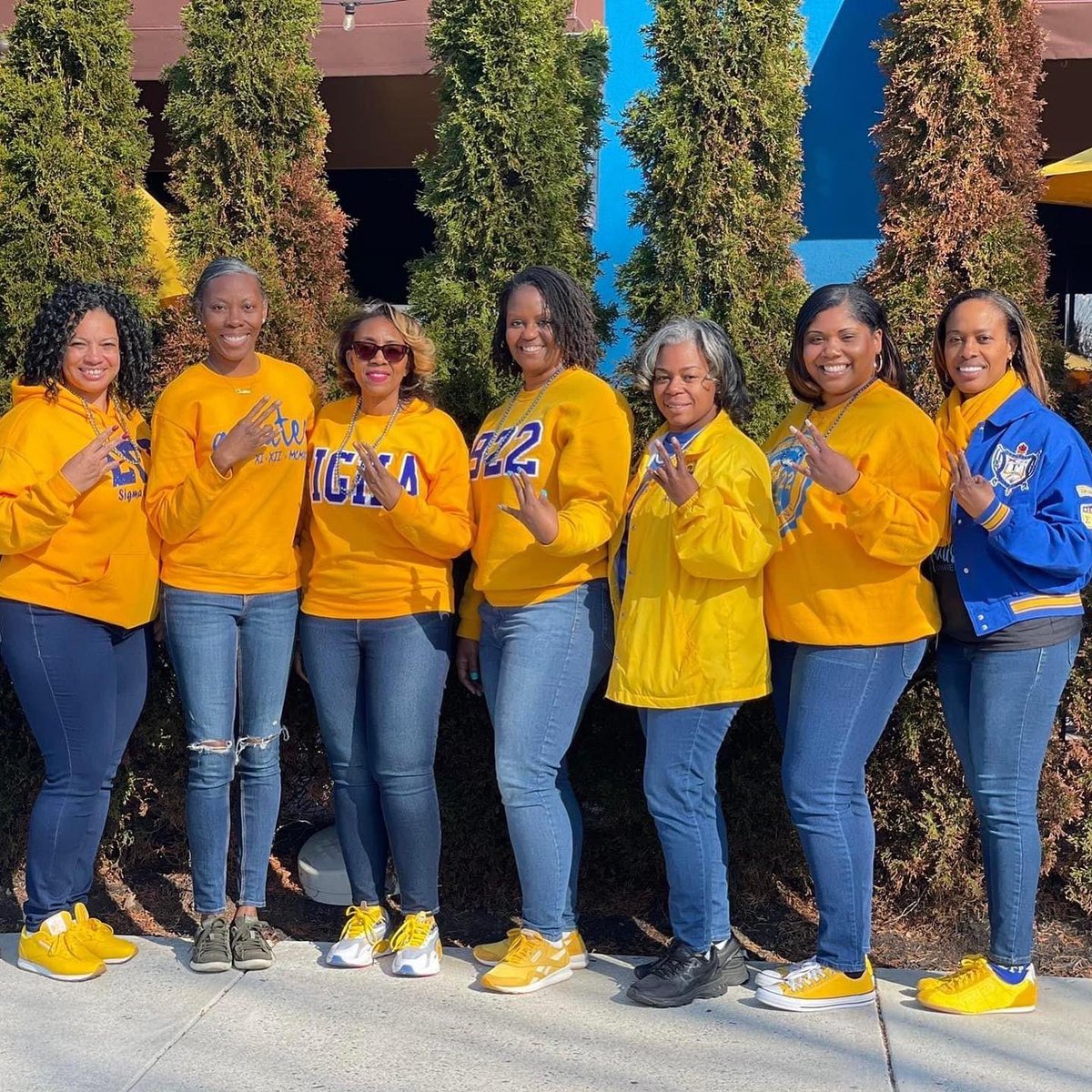 SGRho tweet picture